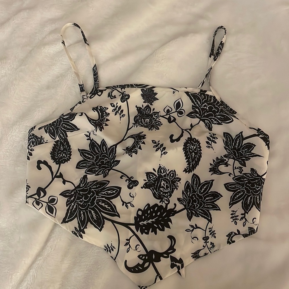 Crop top v cut tank top